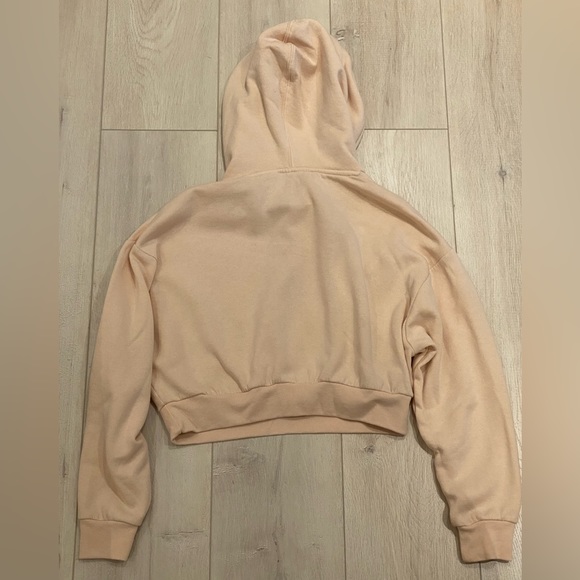 Levi’s Laundry Day Hoodie in Light Pink - Picture 2 of 6